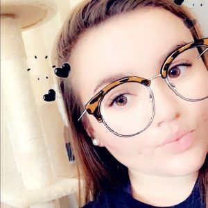 Meet your Posher, Alison